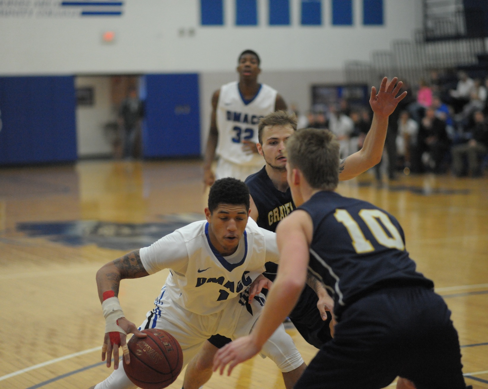 Higgins, Parks Lift Bears Past Past, 81-79