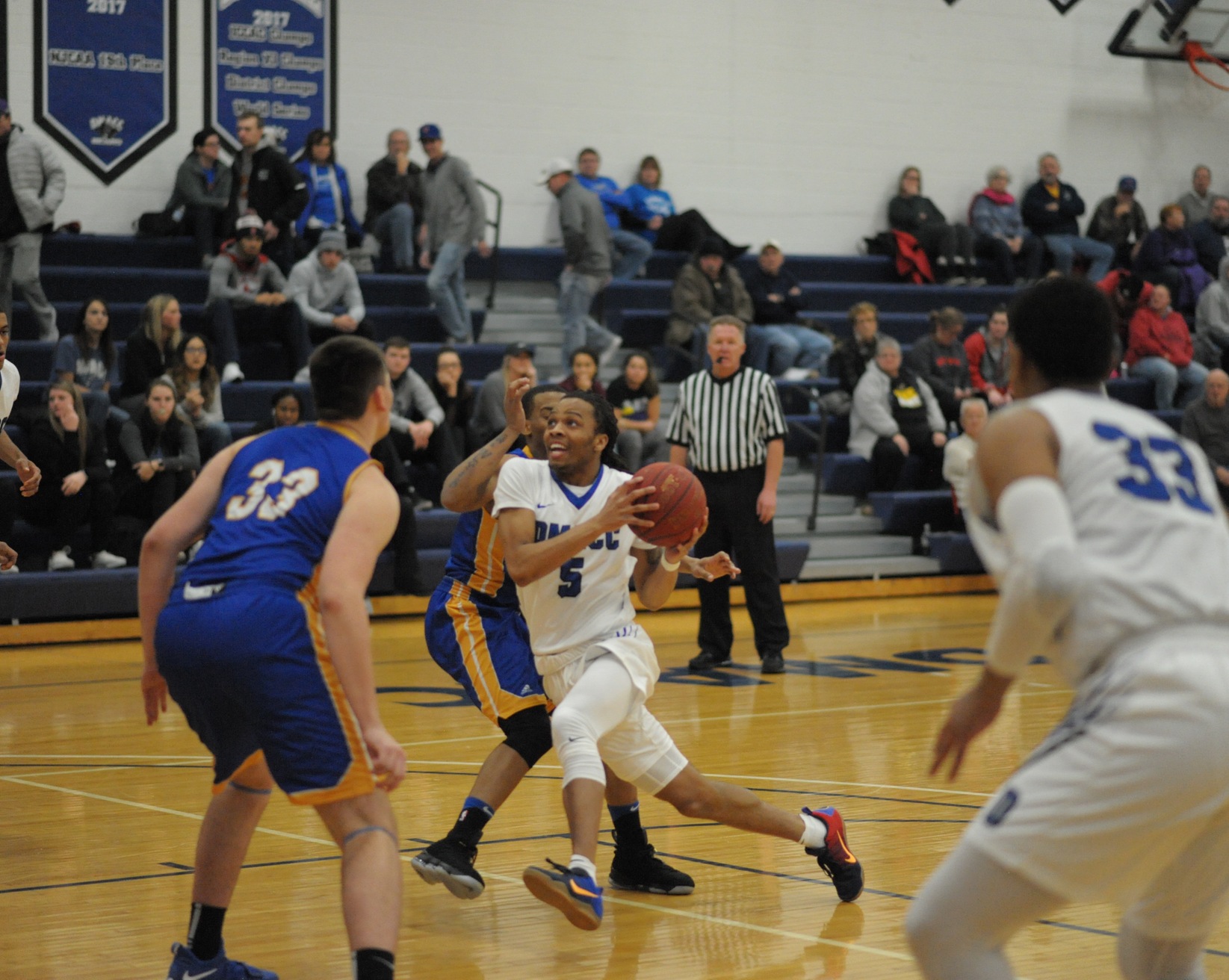 Lee Higgins drives to the hoop
