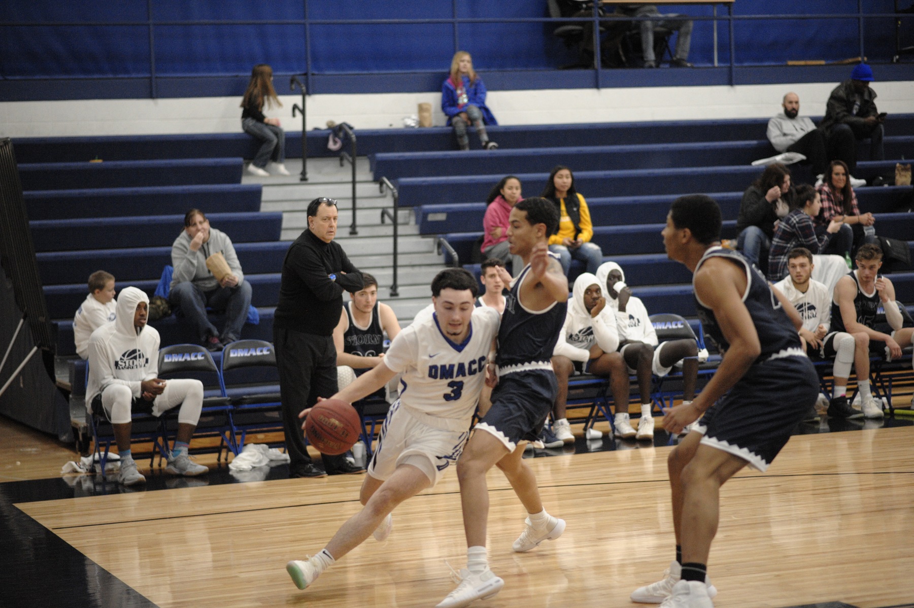 Vinne Tarello drives the baseline