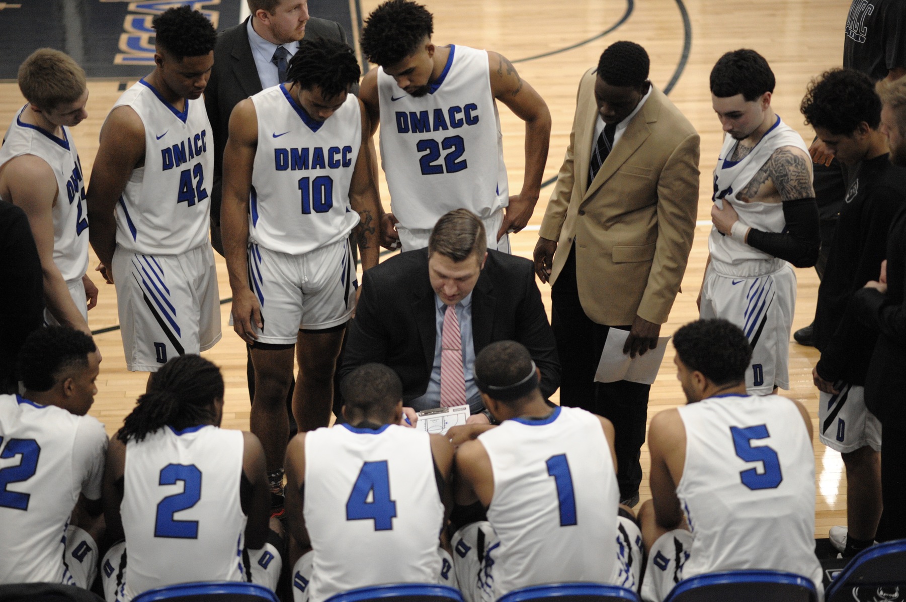 DMACC men's basketball team falls to ILCC in triple overtime