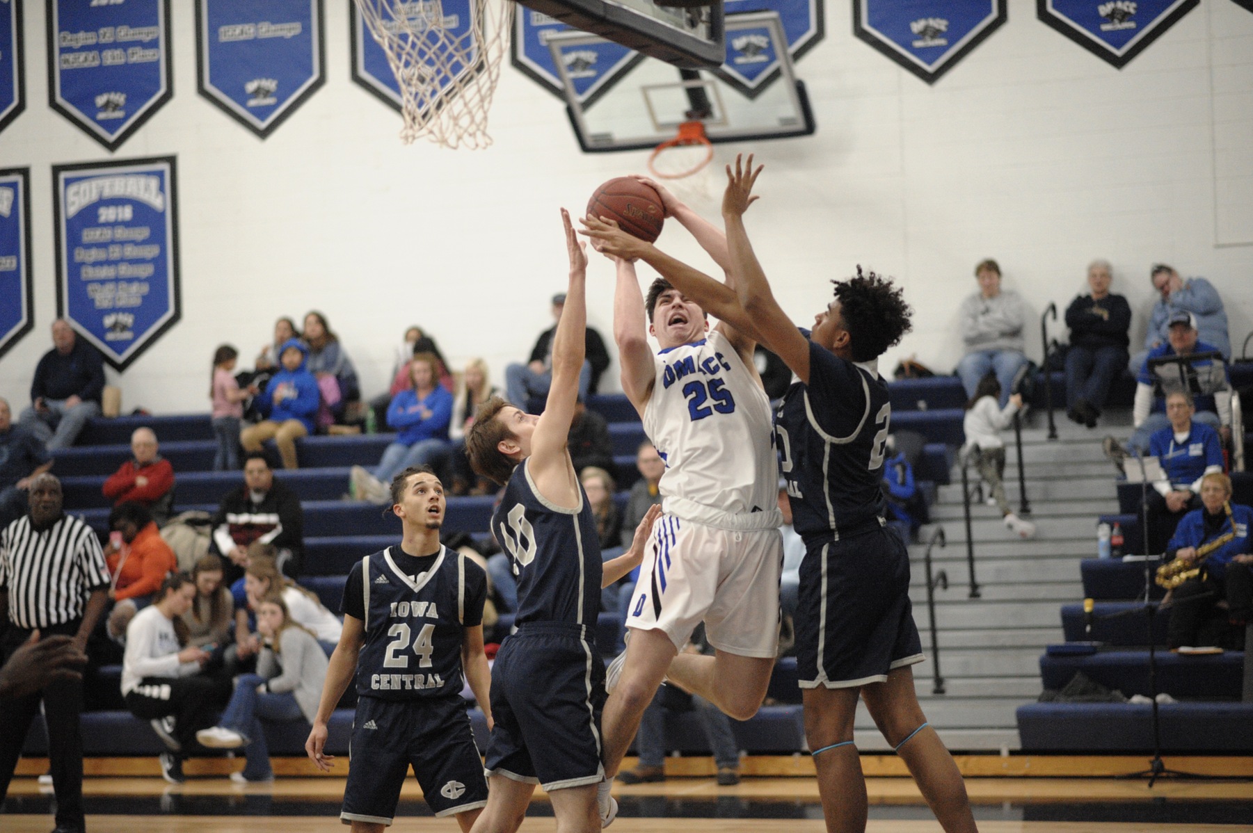 DMACC men's basketball team closes regular season with win