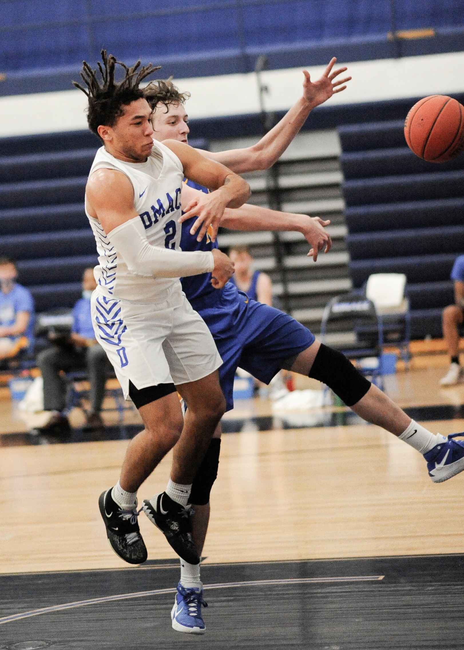 Top-ranked DMACC men's basketball team hands Southwestern 68-54 loss