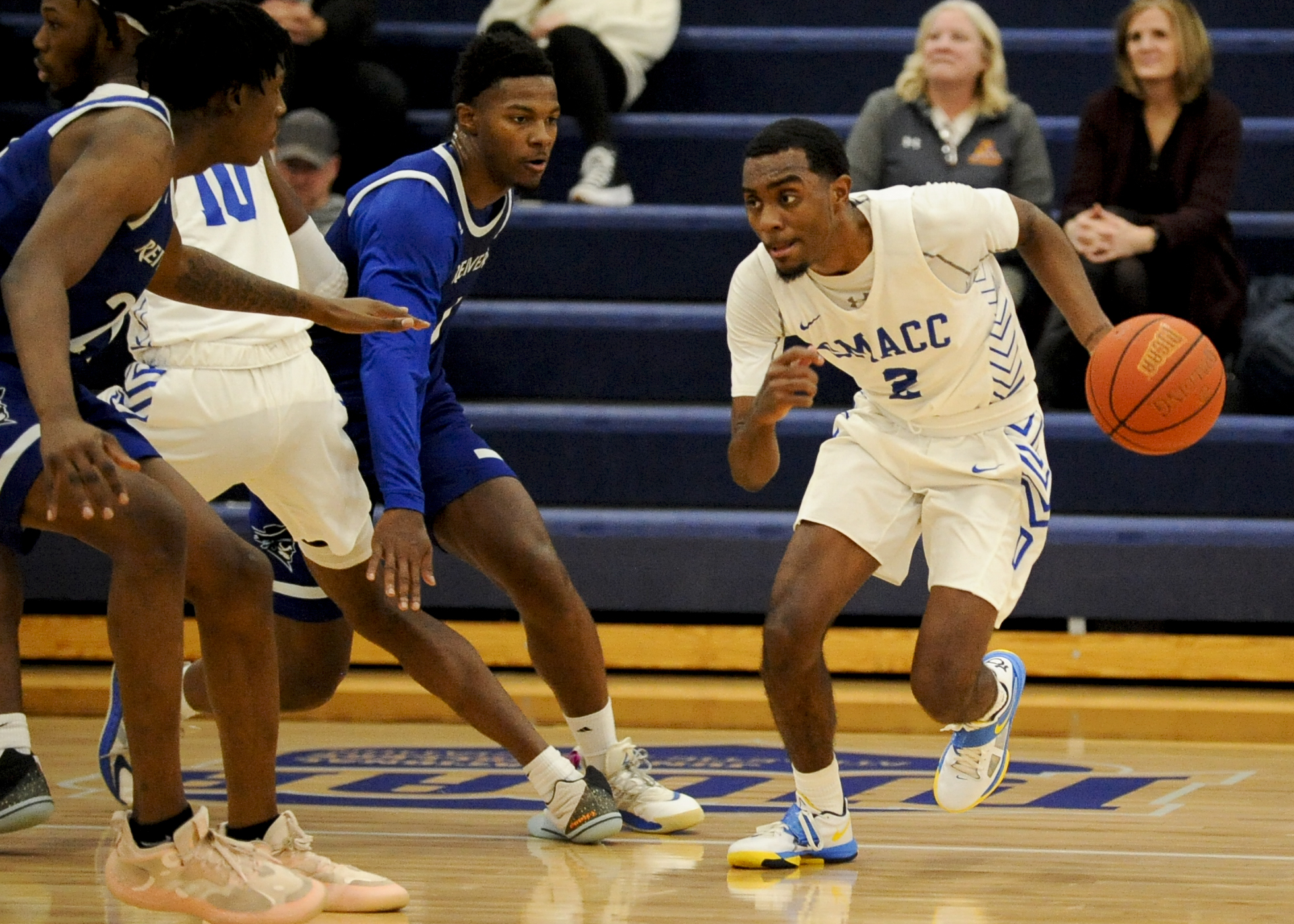 Graves scores 31 as DMACC men's basketball team tops MCC, 85-58