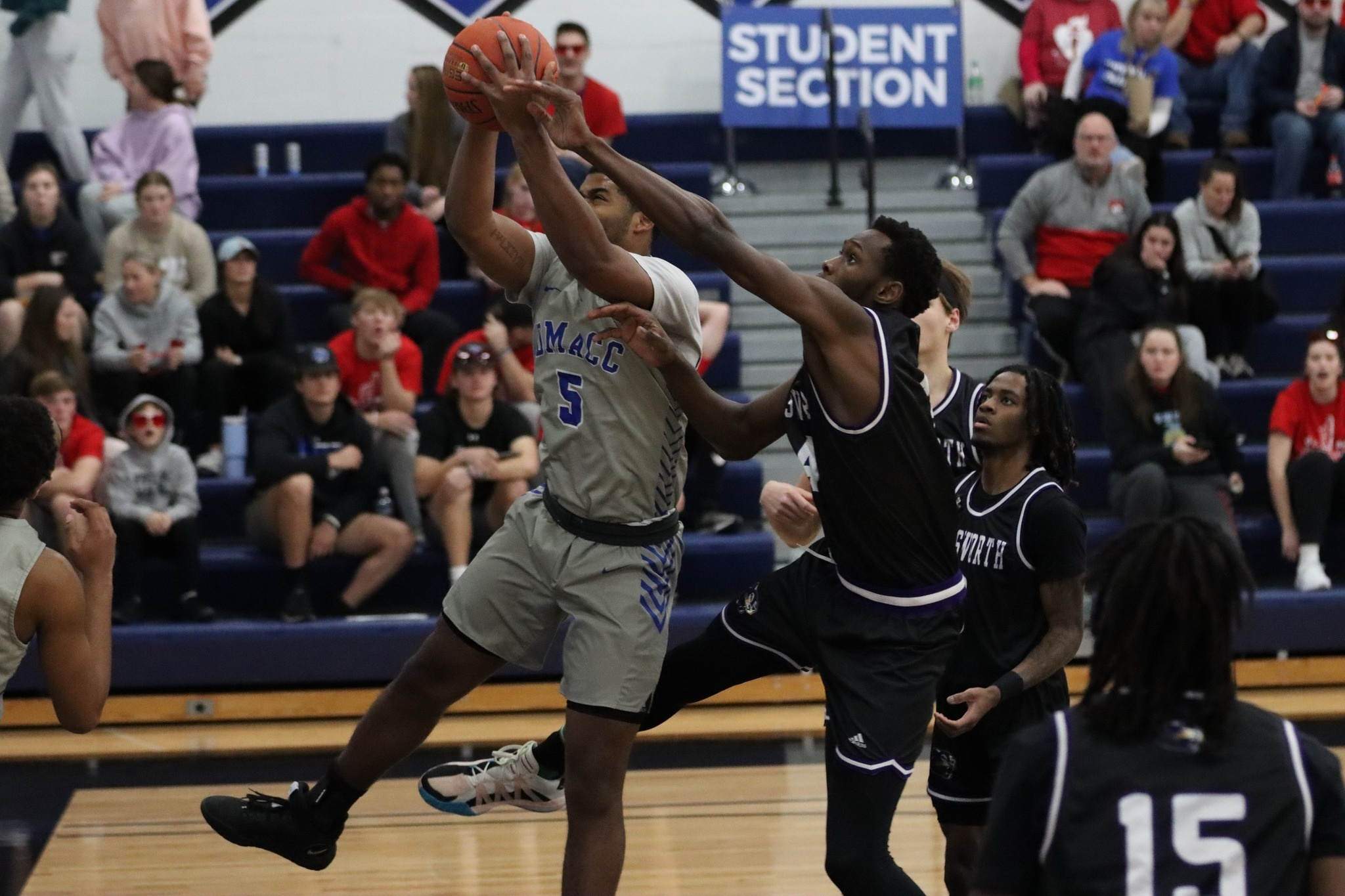 Jaron Crews scores 24 points as DMACC men's basketball team tops ECC, 92-86