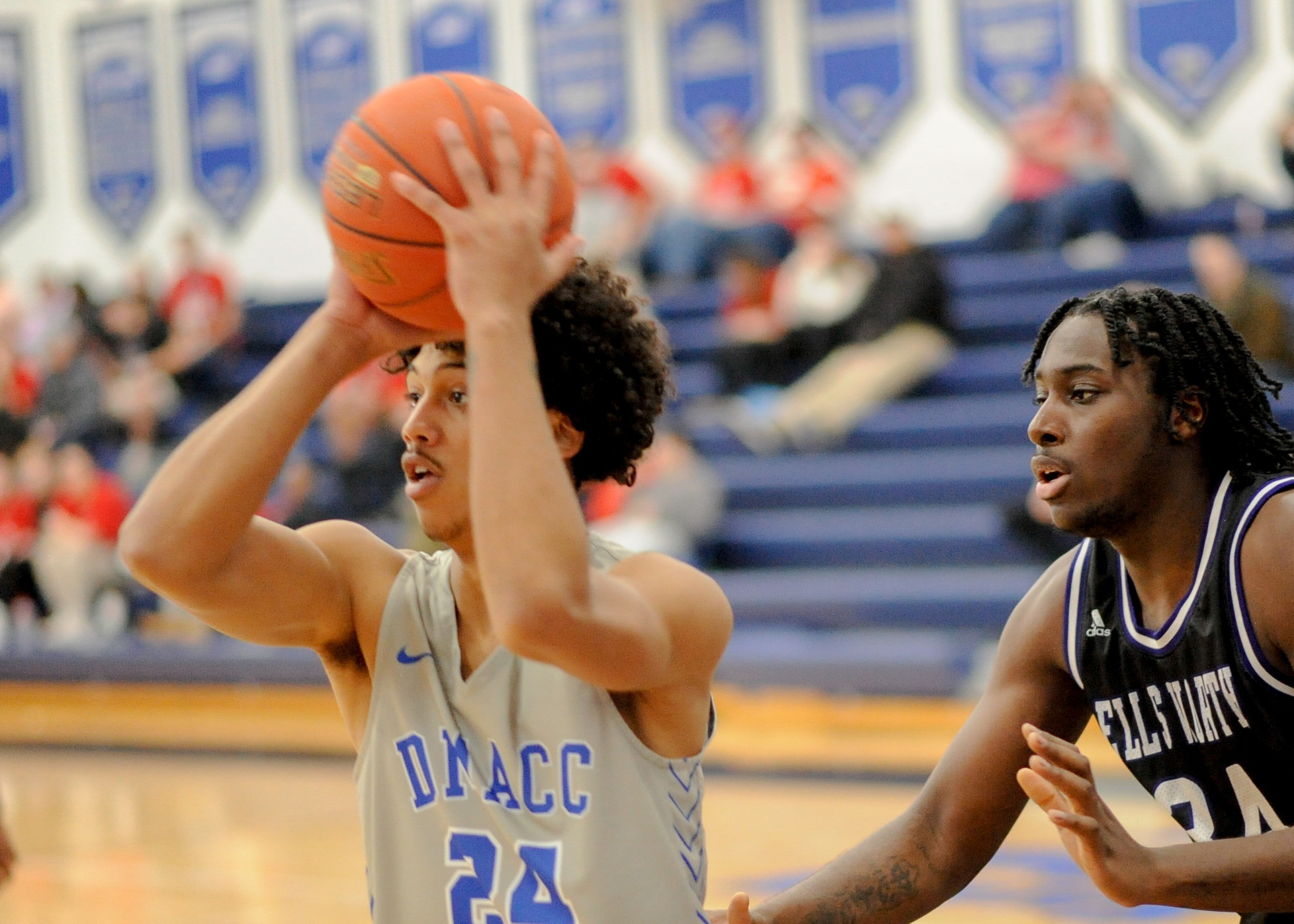 DMACC men's basketball team tops ECC 76-65 behind Winkel's double-double