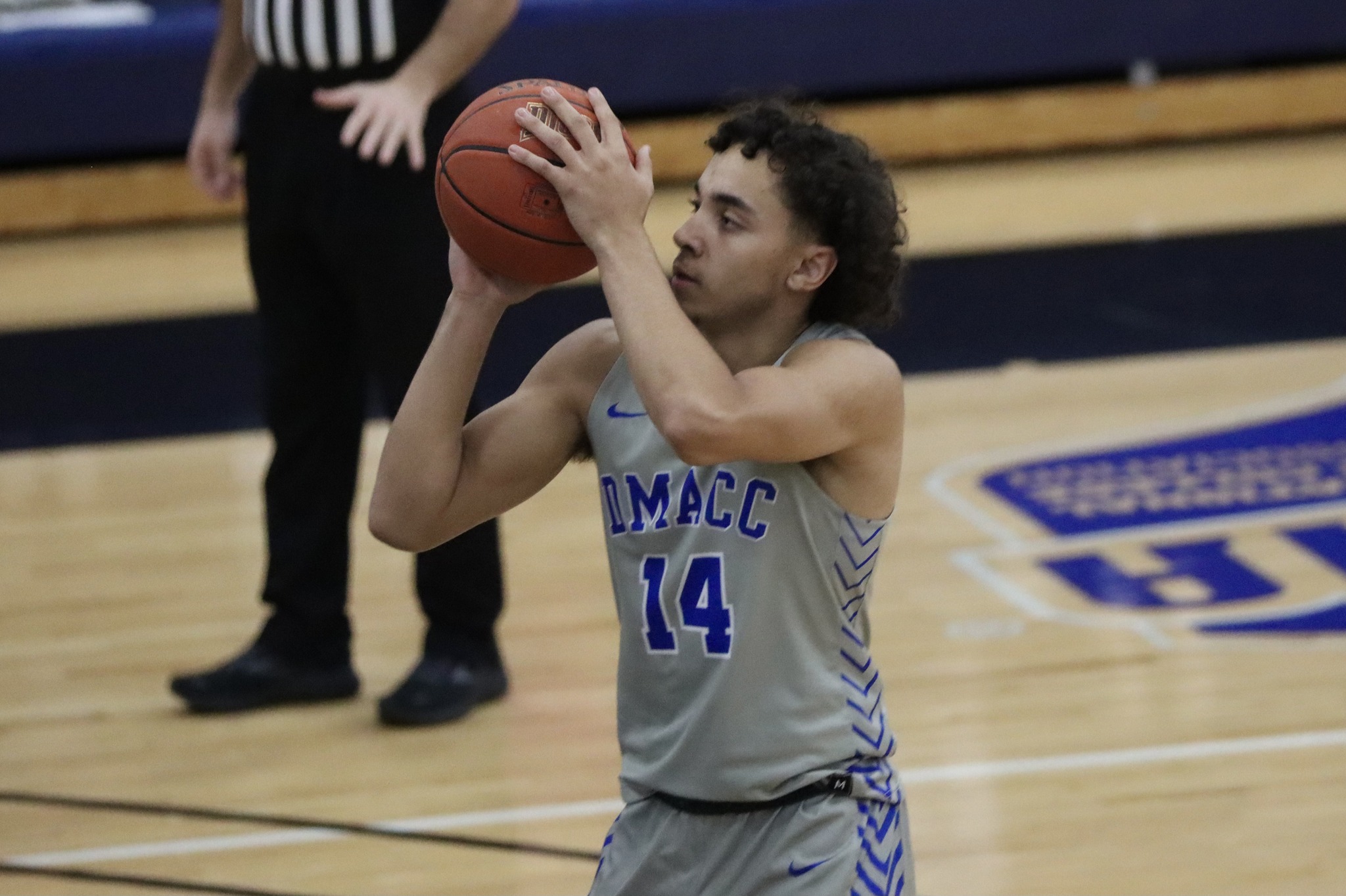 DMACC men's basketball team beats Iowa Lakes in battle of ranked teams