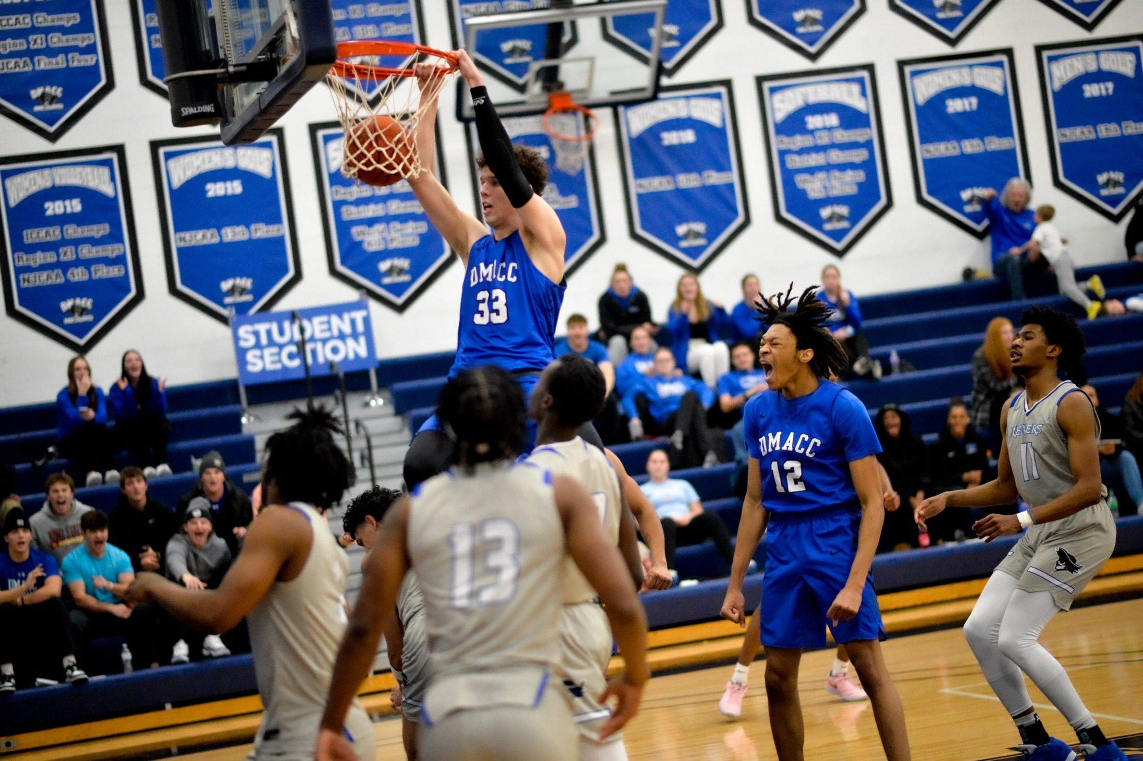 DMACC men's basketball team gets overtime win against Central