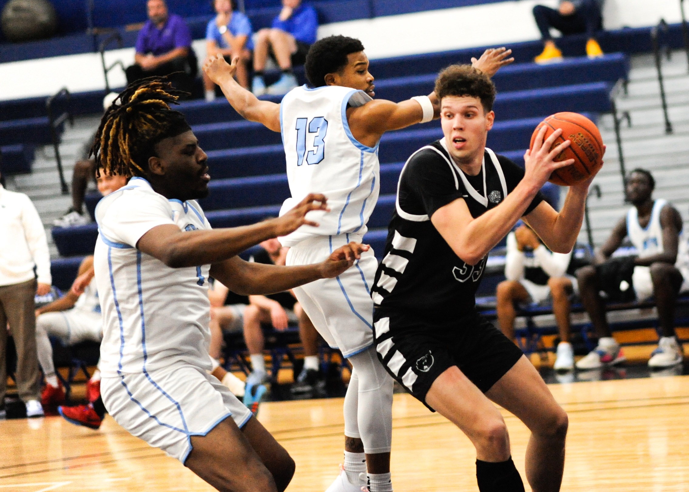 James Glenn leads DMACC men's basketball team past KCC, 102-86