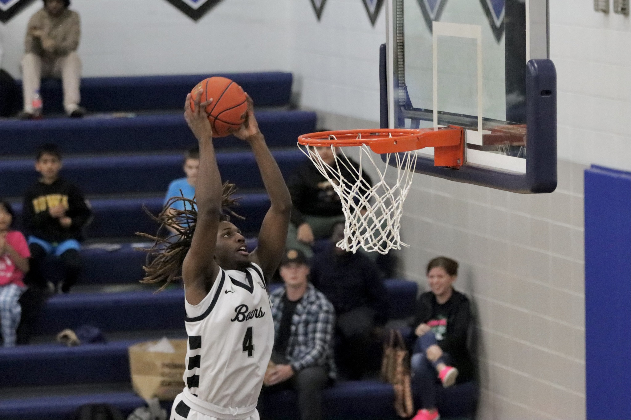 DMACC men's basketball team tops Iowa Central CC behind 19 points from Dylan Omweno