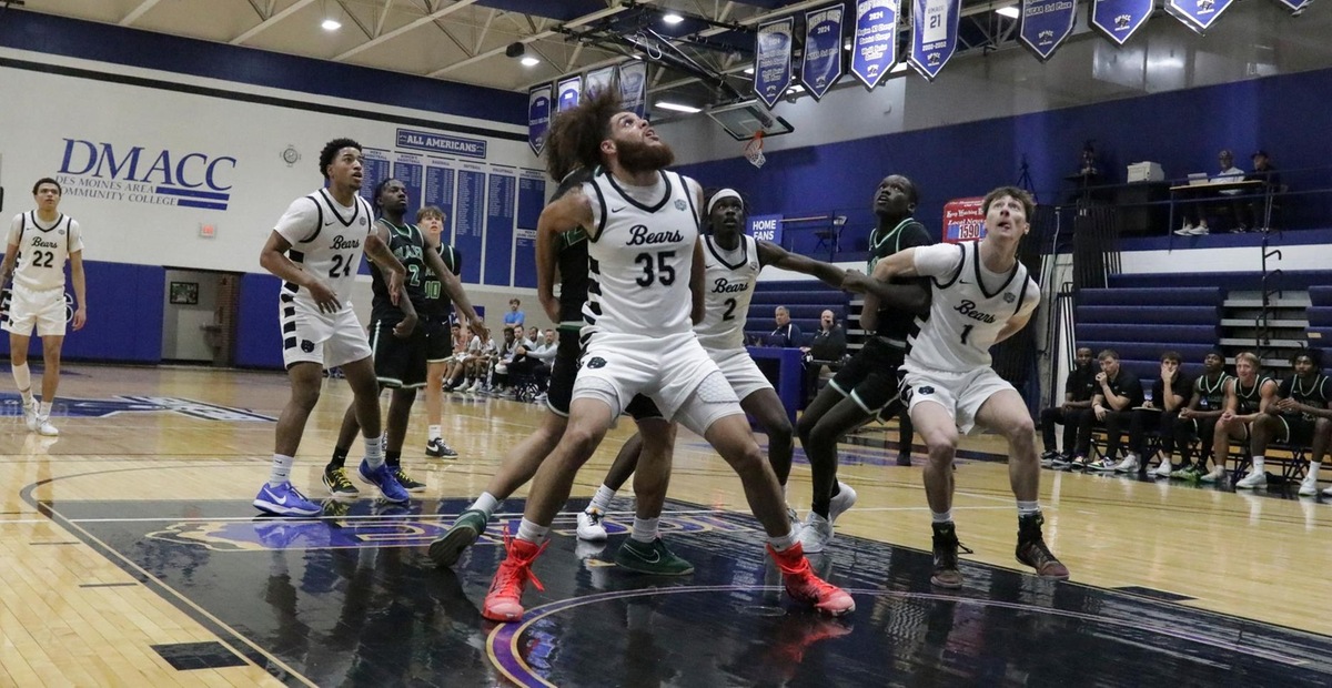 Rylan Smith's 19 points lead DMACC men's basketball team past John Wood, 83-72