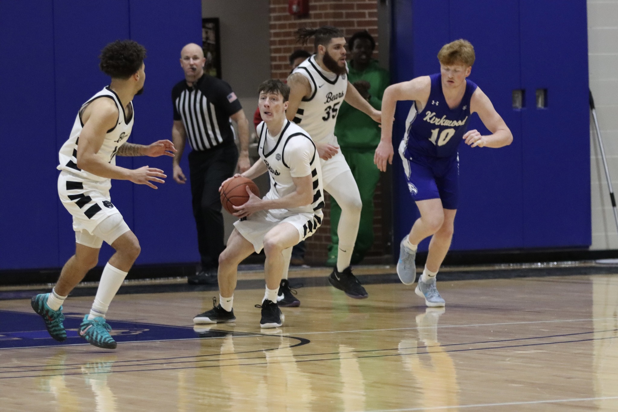 DMACC men's basketball team holds off KCC for 22nd straight win