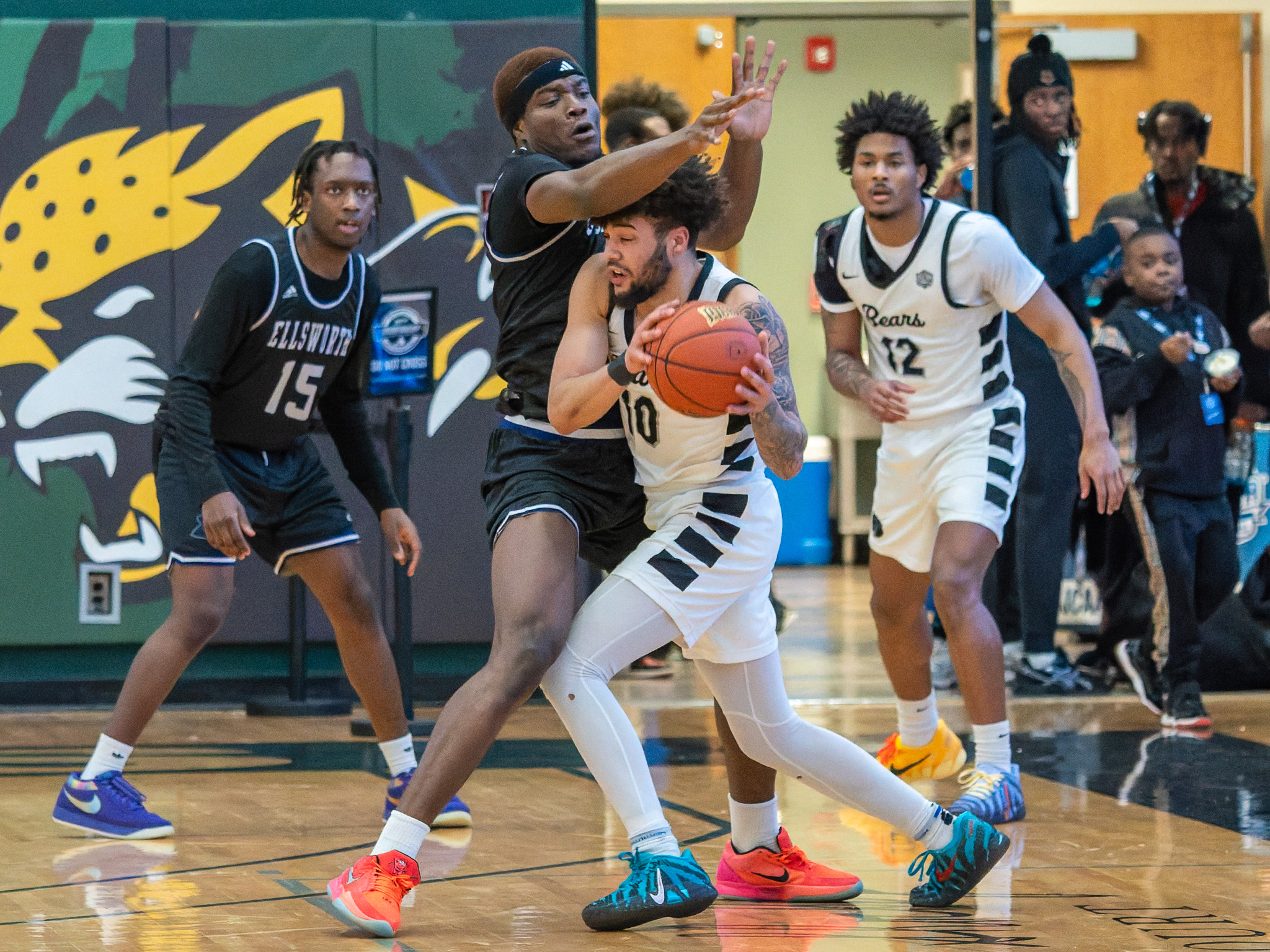 DMACC men's basketball team falls to Ellsworth CC in national championship quarterfinals, 86-69