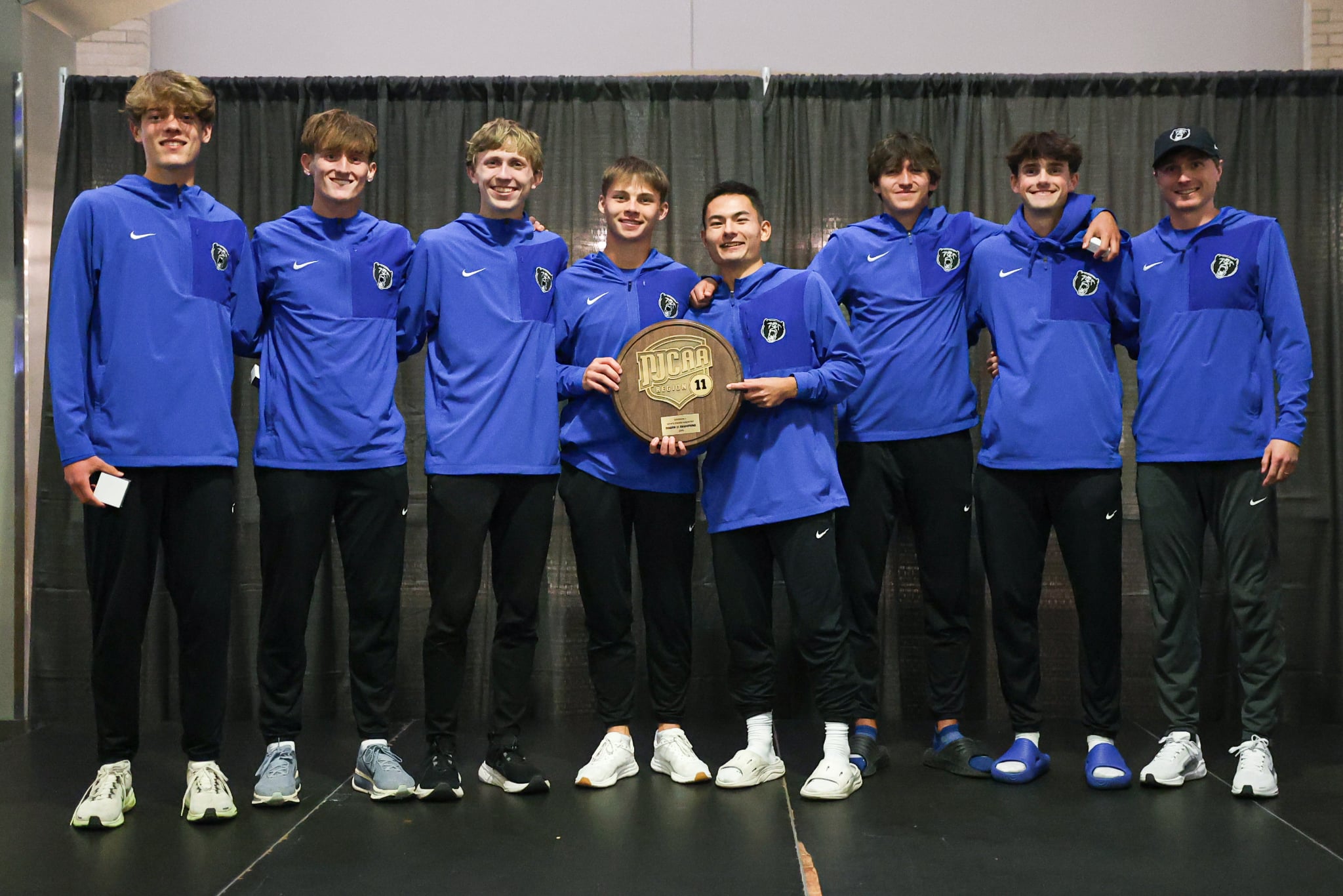 DMACC men's cross country team wins Region 11 championship