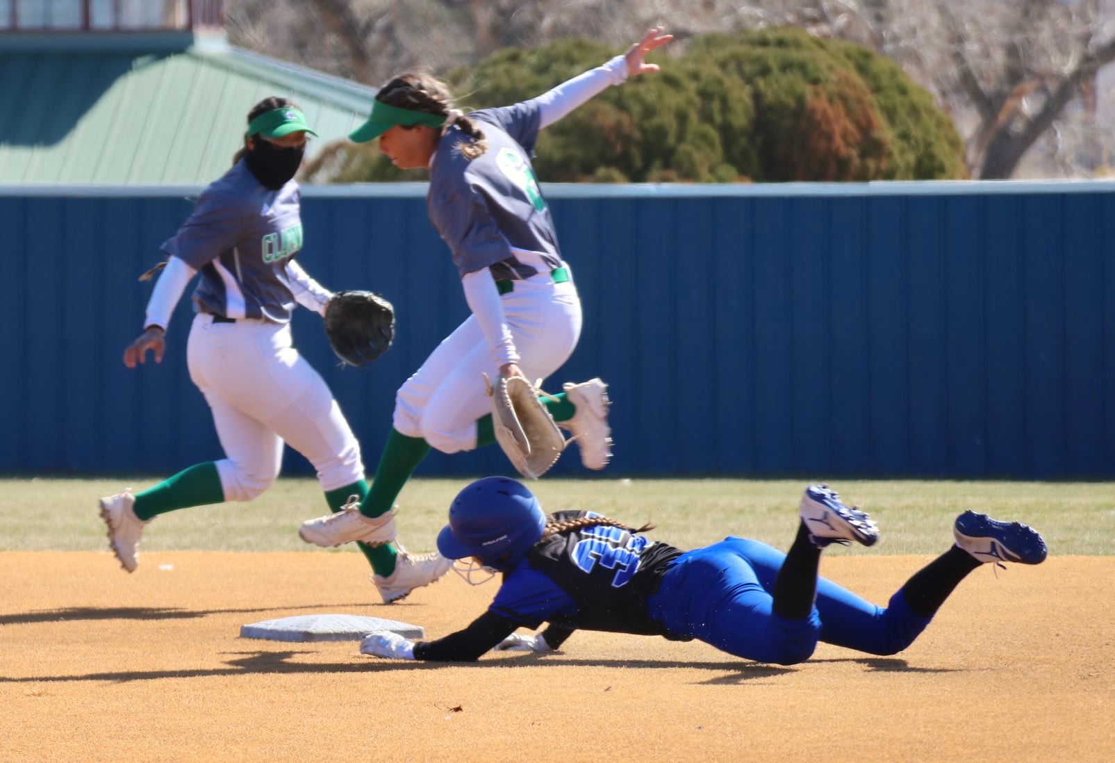 Top ranked Bears sweep #8 Johnson County