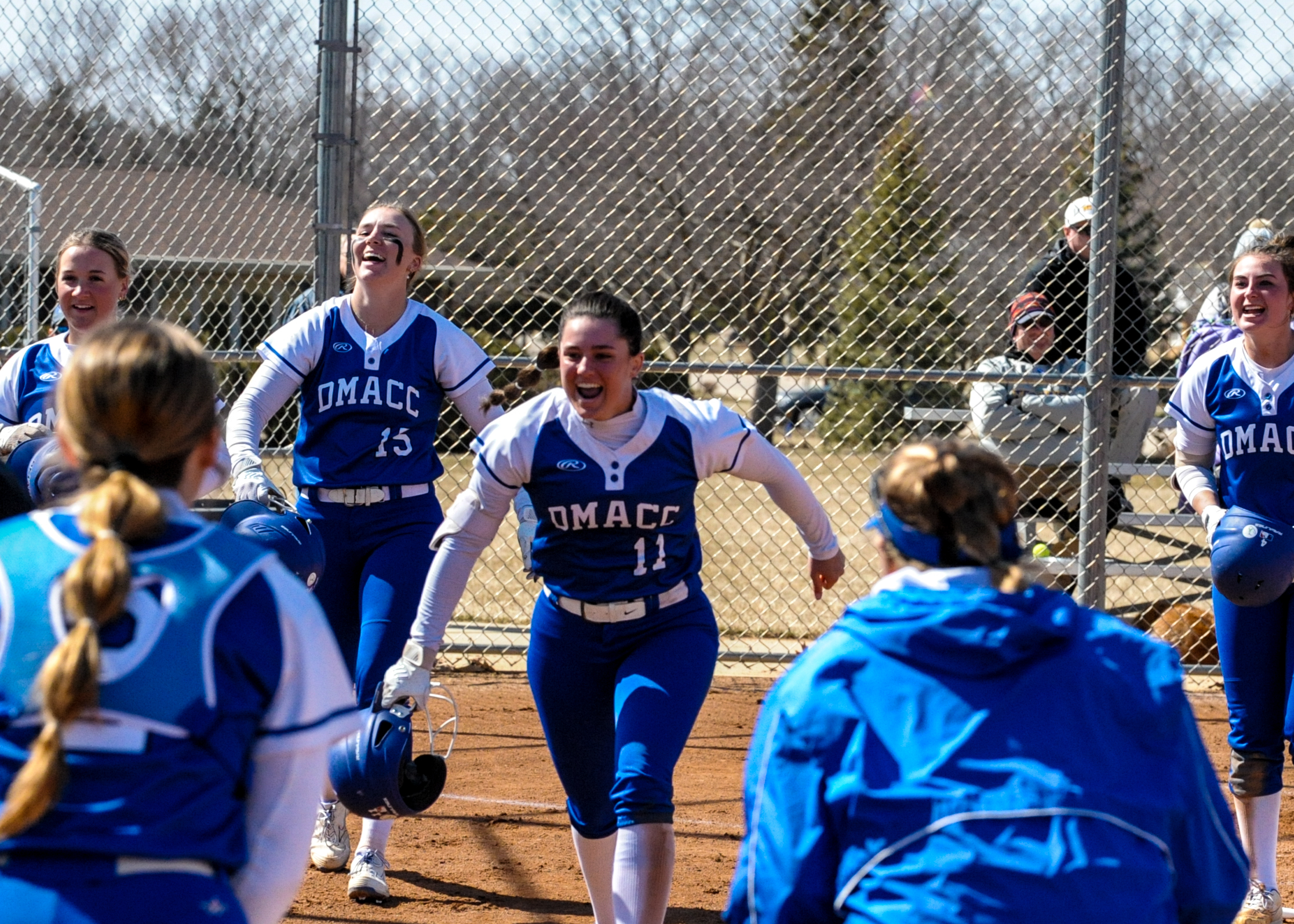 DMACC softball team sweeps doubleheader from SECC