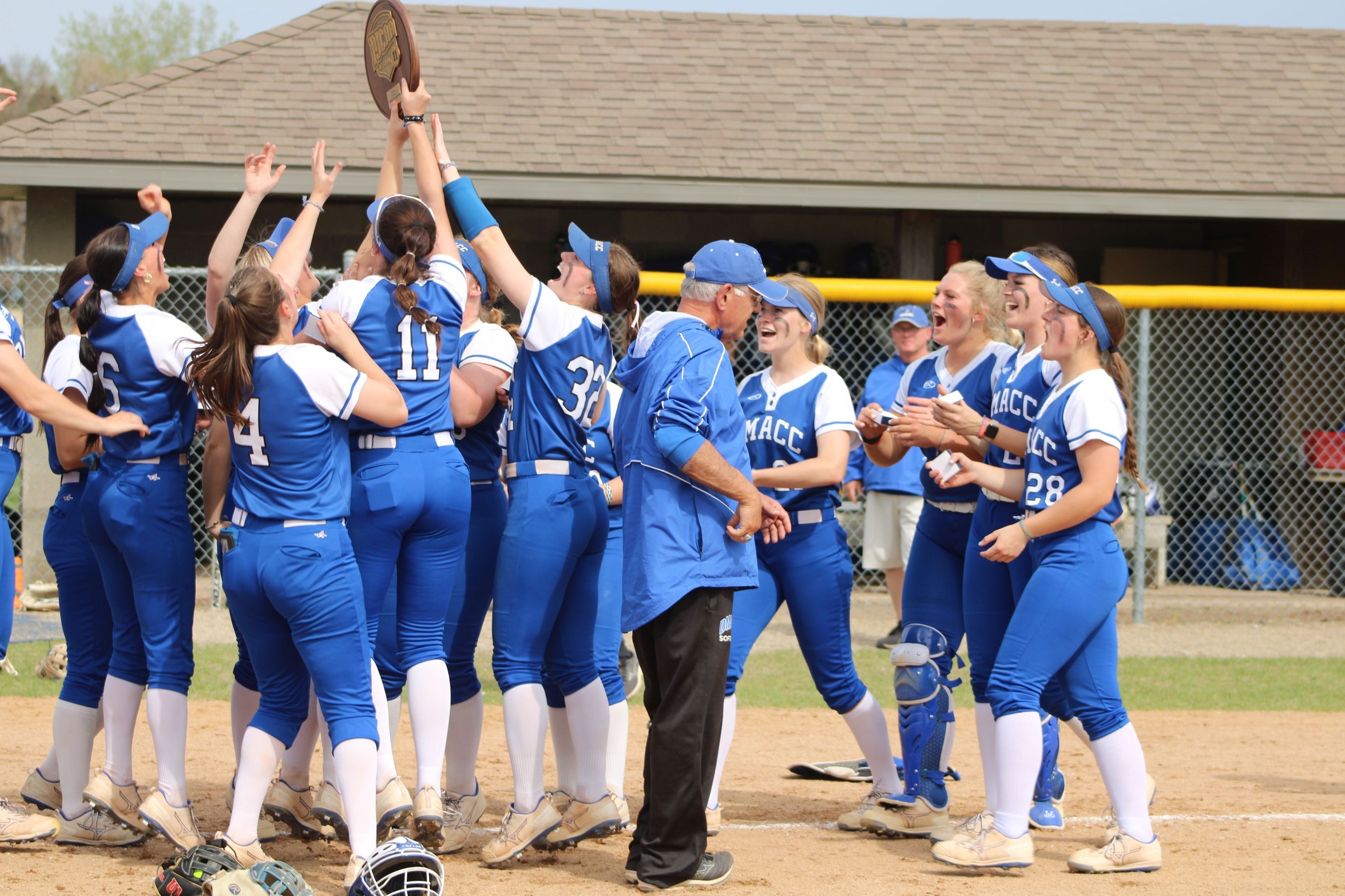 DMACC softball team wins North Plains-B District championship; qualifies for ninth straight trip to national tournament