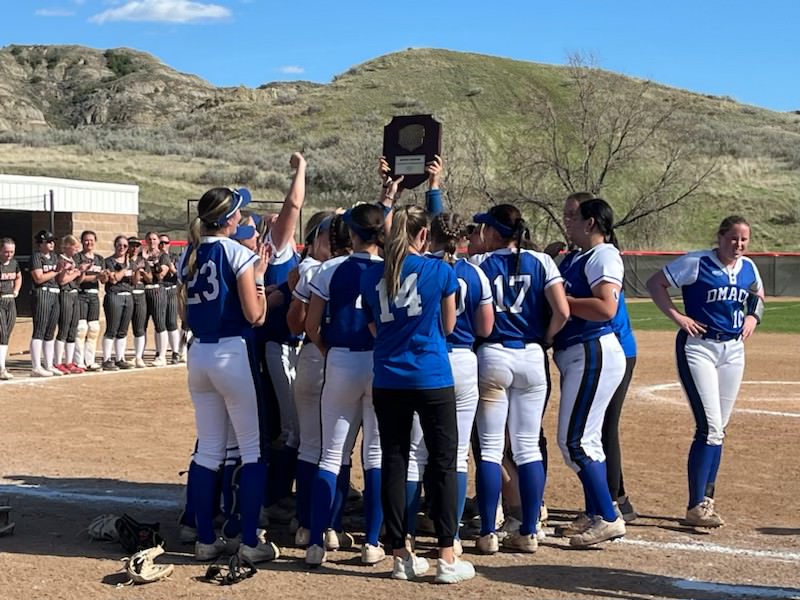 DMACC softball team wins North Plains District-B championship; qualifies for national tournament for 10th consecutive year