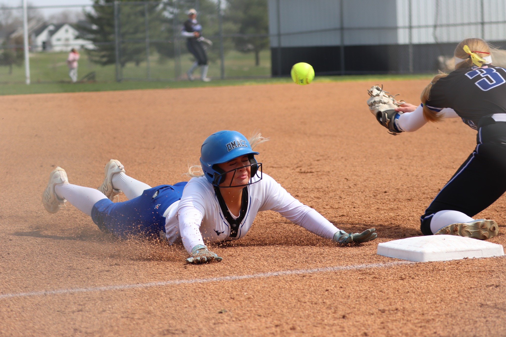 DMACC softball team sweeps doubleheader from NIACC