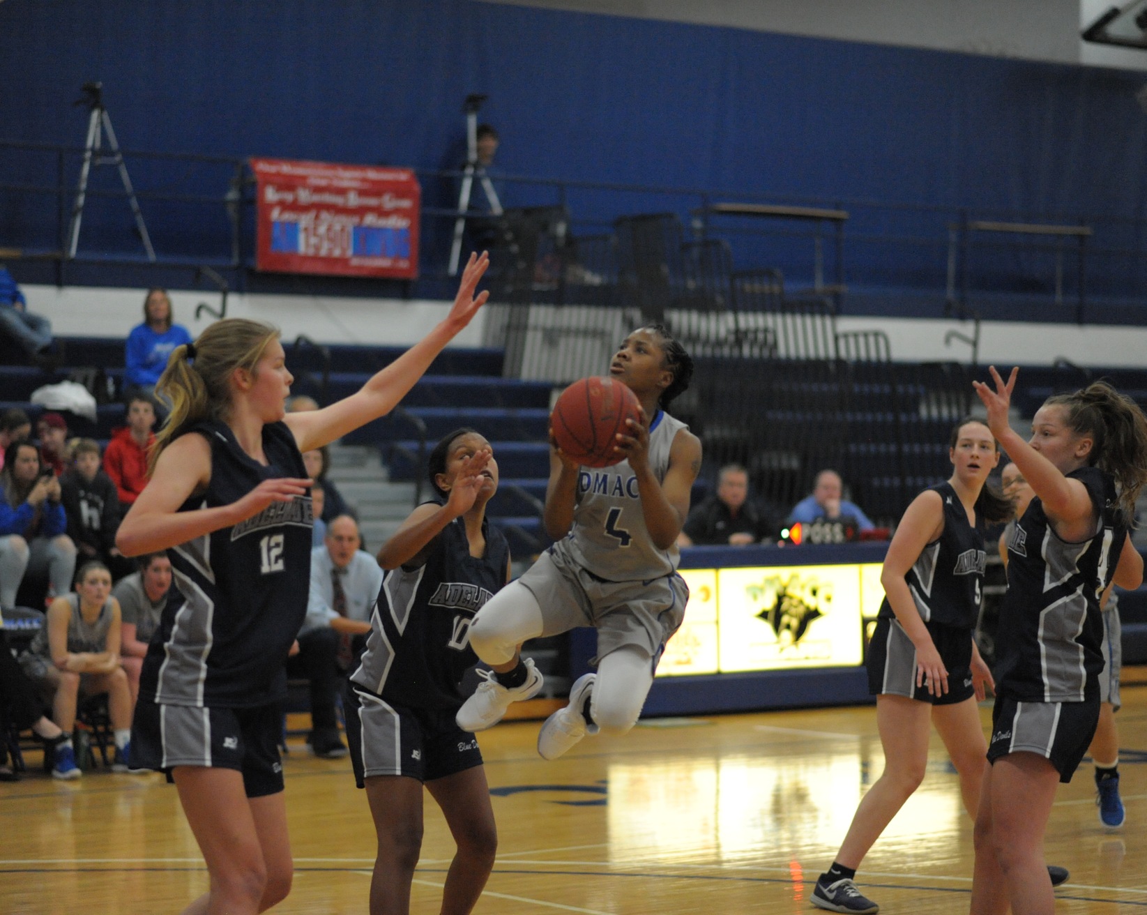 Joniqua Clark shooting the ball