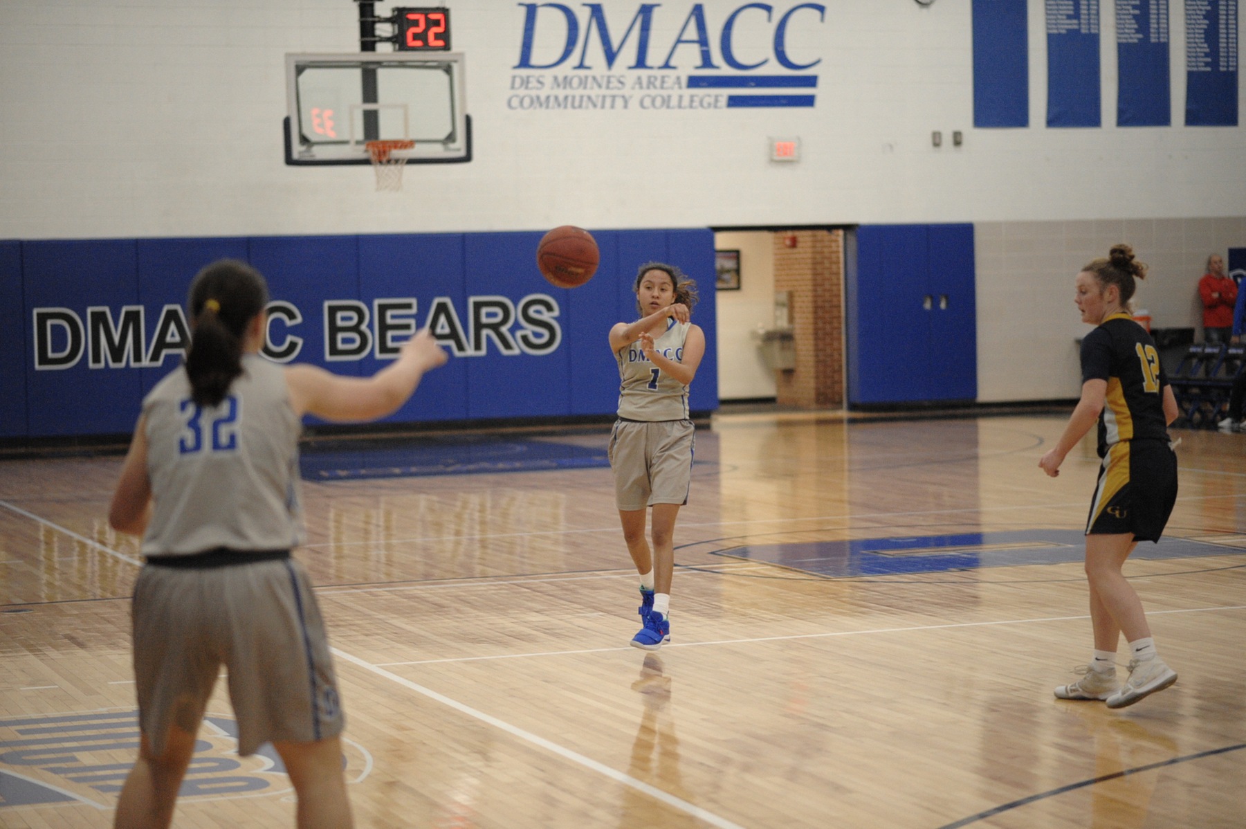 DMACC women's basketball team falls to NENEB, defeats MMUJV in Hawks Classic