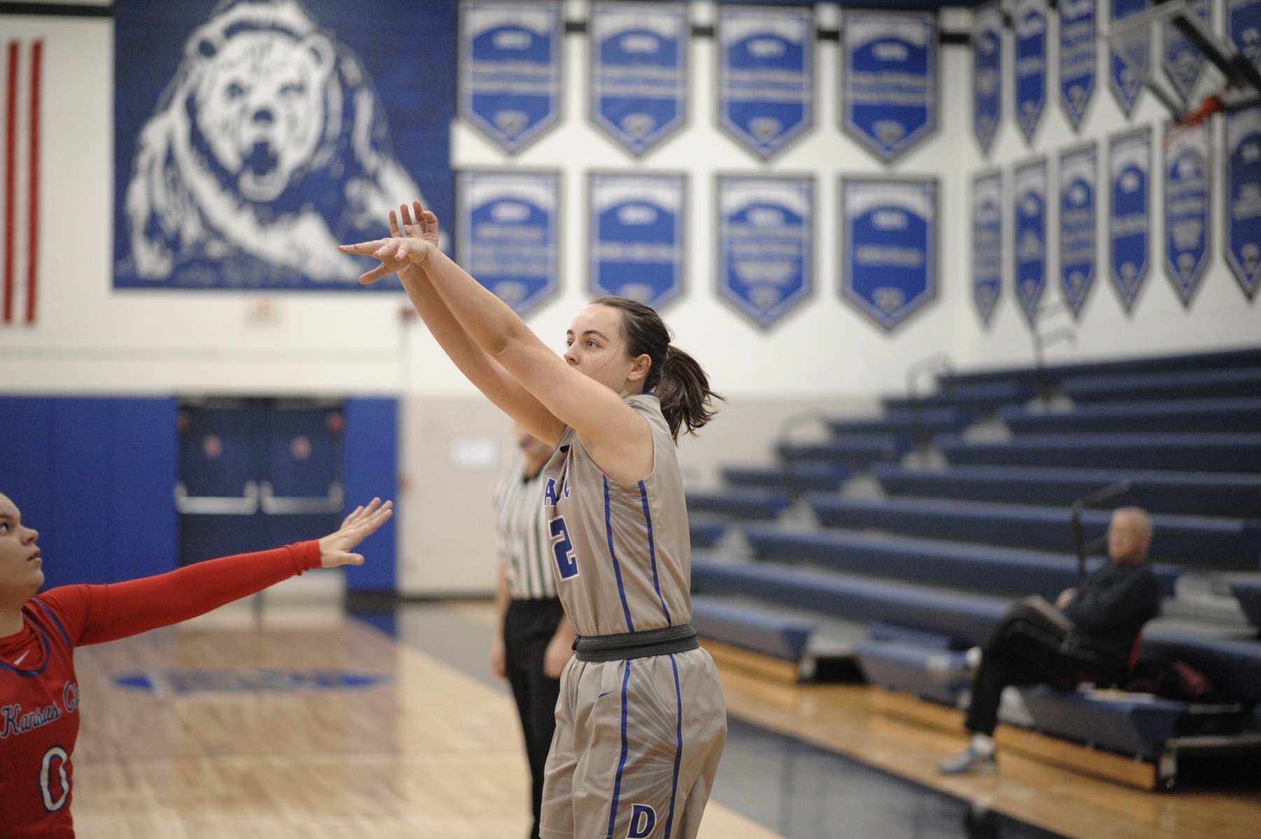 Emma Shooting ball