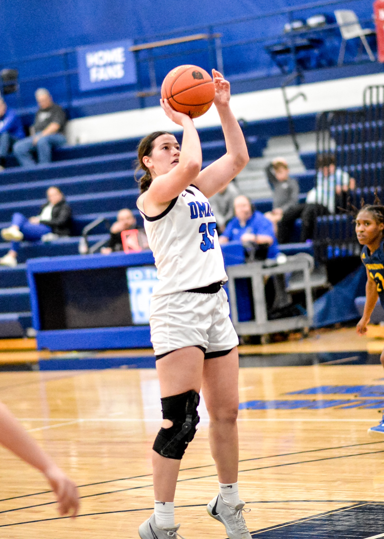 Hutchinson's 31 points lead DMACC women's basketball past ICCC, 81-69