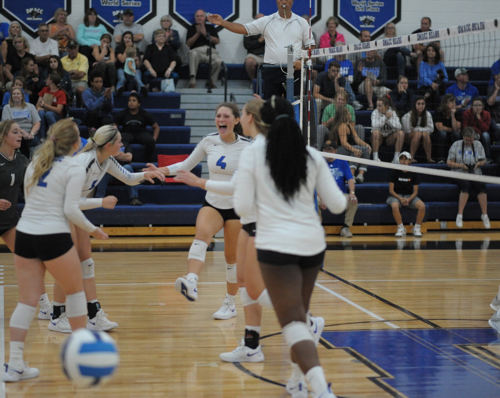 Parker, Paulsen lead DMACC volleyball team past NIACC, 3-1