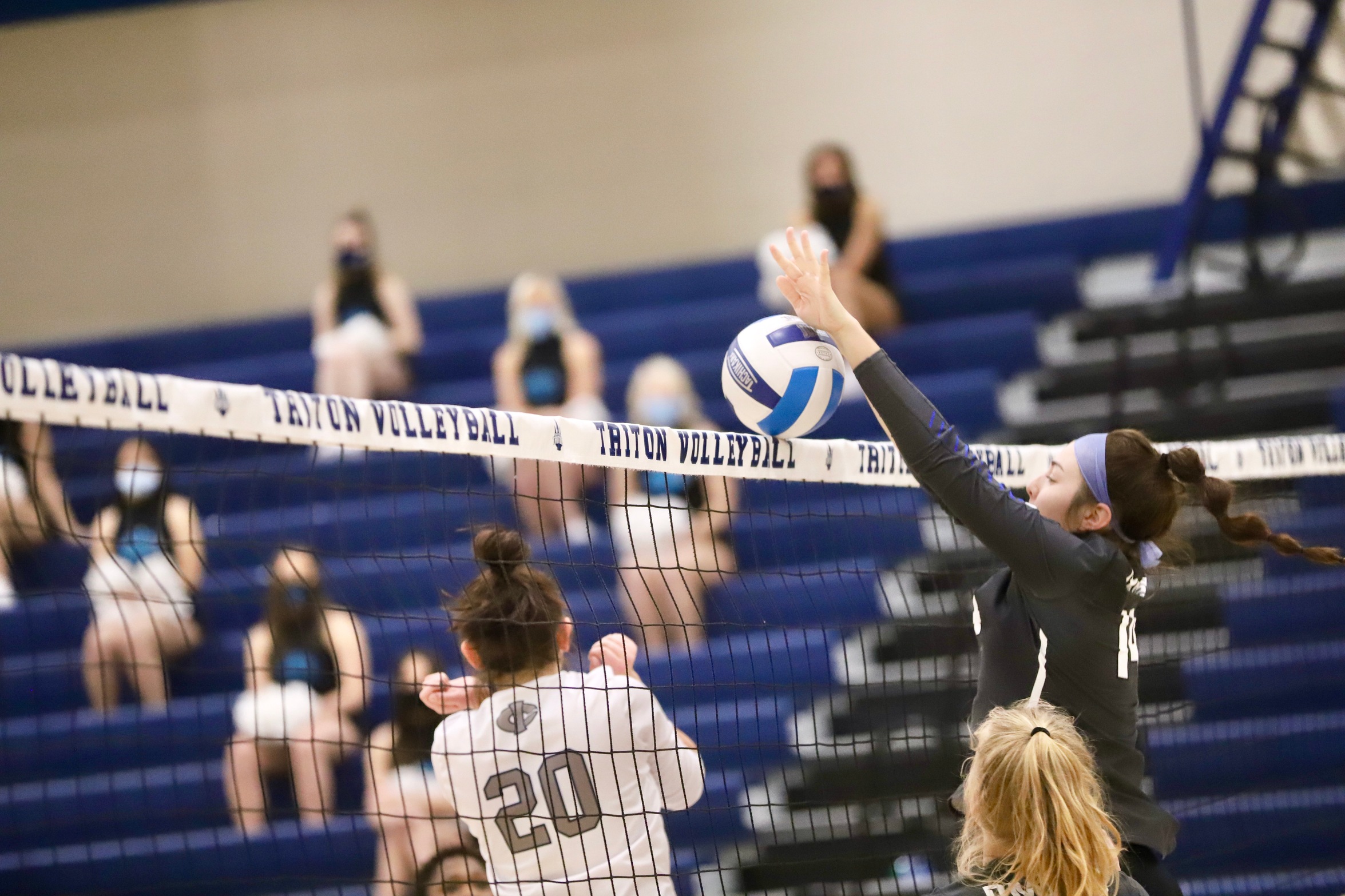 DMACC volleyball team beats NECC for sixth straight win
