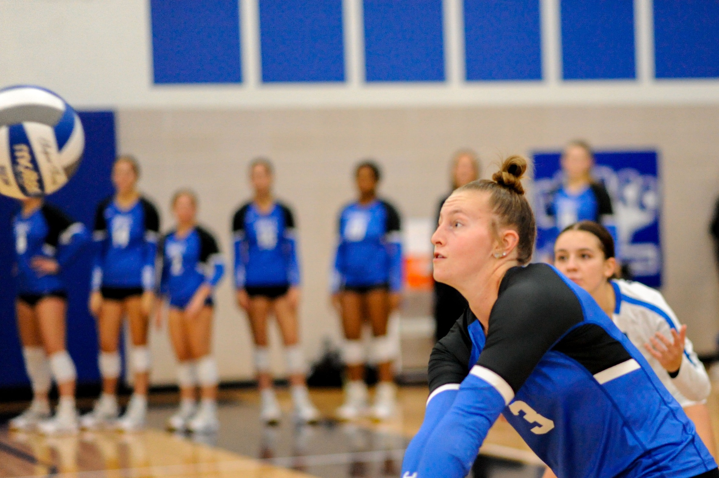 Hendricks and Matheny lead DMACC volleyball team past Marshalltown