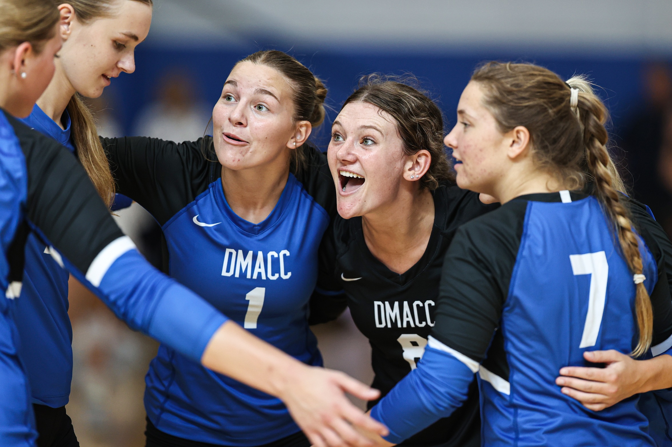DMACC volleyball team wins three of four matches in Parkland Tournament