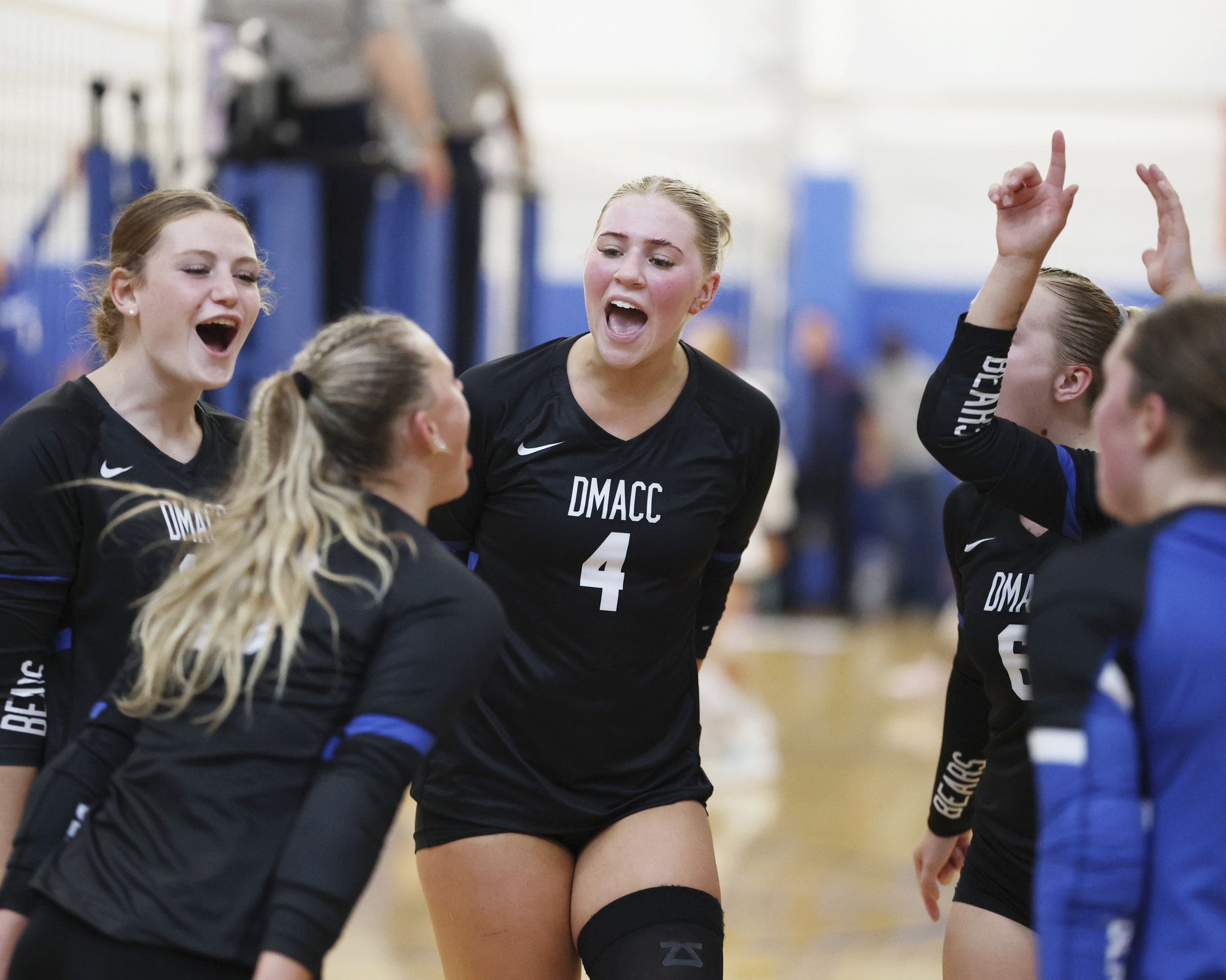 DMACC volleyball team sweeps Central, 3-0