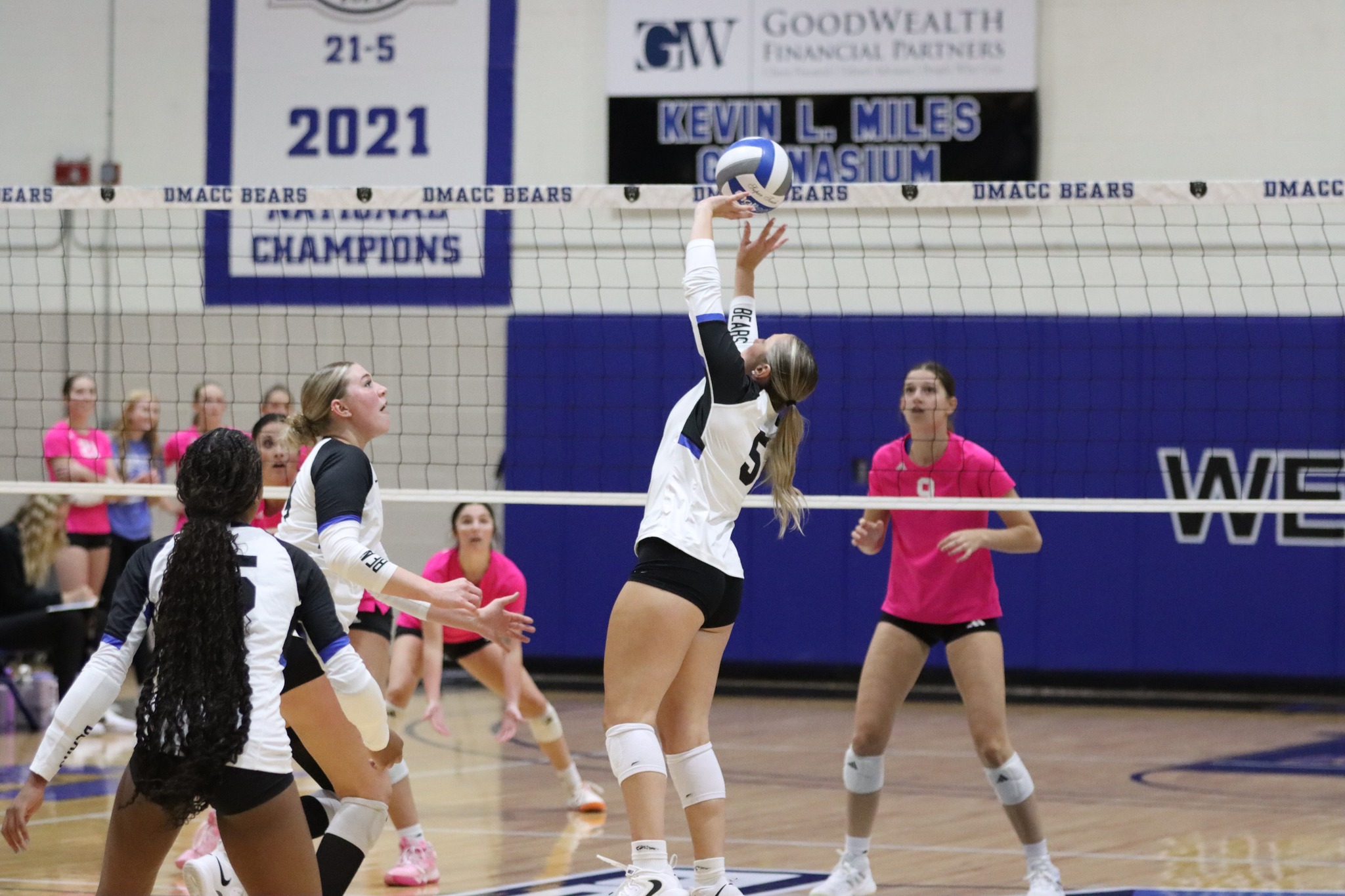DMACC volleyball team goes 1-3 in Iowa Central Tournament