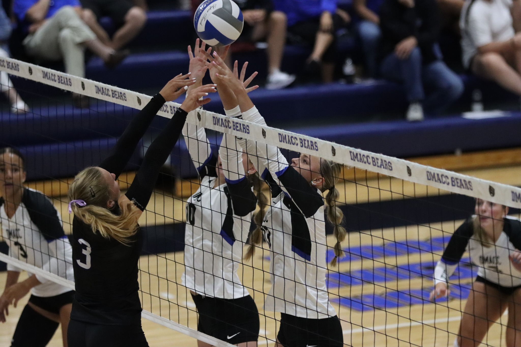 DMACC volleyball team drops matches against Johnson County and Northeast Oklahoma